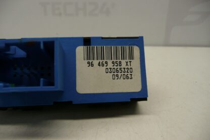 PDC-Schalter und Zentralverriegelung Peugeot 407 96469958XT 6554EY – Bild 2